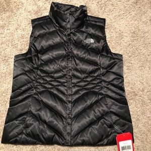 Women’s North face vest- new with tags!